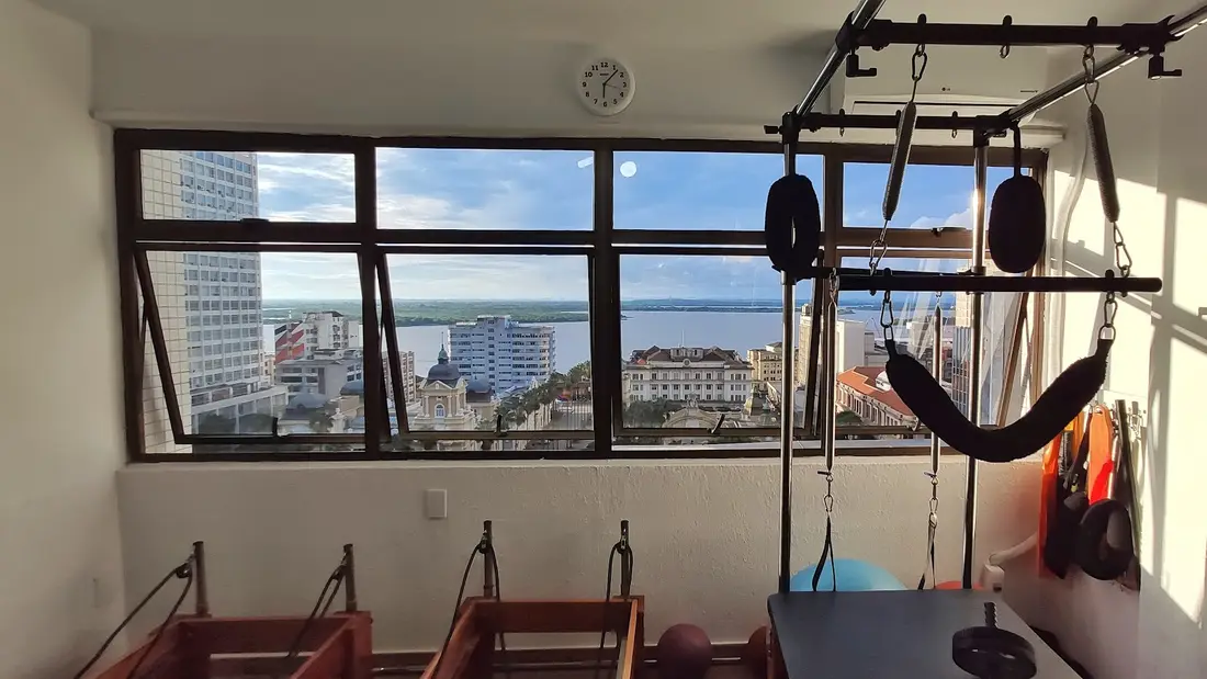 Vista da sala 1505 para o Guaíba e a Praça da Alfândega